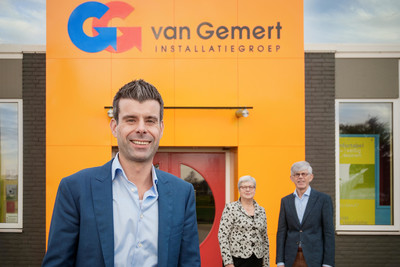 Martijn van Gemert met ouders en oprichters Nelly en Jo van Gemert